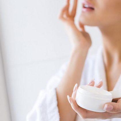 Френската козметична марка Ла Рош Позе която е собственост на Л’Ореал