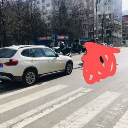 Дете бе било ударено от автомобил докато пресичало пешеходна пътека