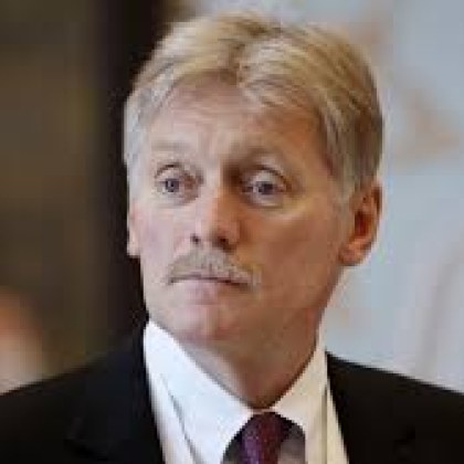 Дмитрий Песков каза пред журналисти че Кремъл не изключва телефонен