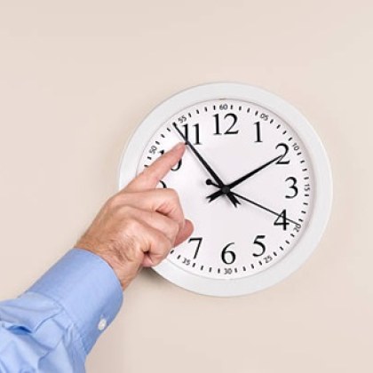 Тази вечер въртим стрелките с един час напред което значи че