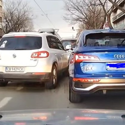 Пътното поведение на шофьор с бял джип движещ се из