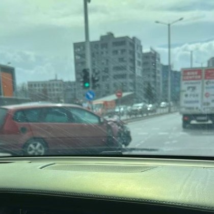 Катастрофа затруднява движението в столицата алармират граждани в групата Катастрофи