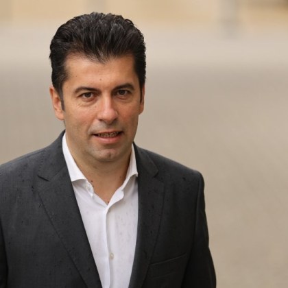 Първото нещо което прави впечатление е че двете партии които