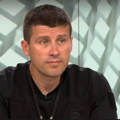 Вече два часа конституционните съдии заседават по делото за законността