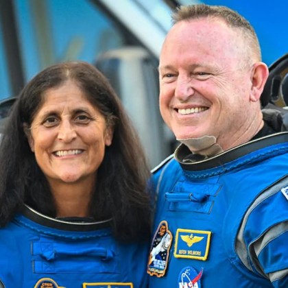 Компанията SpaceX отмени в последния момент очакваното изстрелване на заместващ екипаж