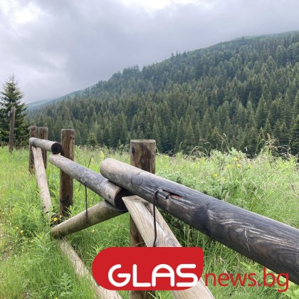 Силният вятър който обхвана страната в сряда продължава и днес Днес