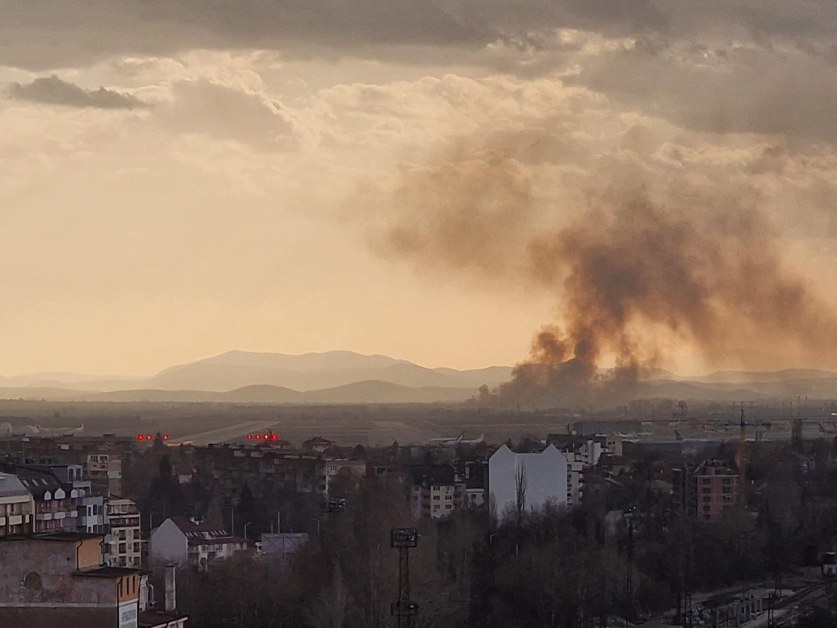 Пожар гори в София СНИМКА