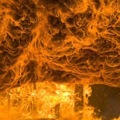 Огромен пожар е избухнал тази вечер около 03 00 часа местно