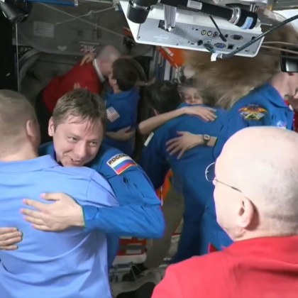 Екипаж влезе в Международната космическа станция МКС за да замени