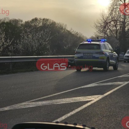 Неспазване на дистанция е причина за катастрофата при която моторист