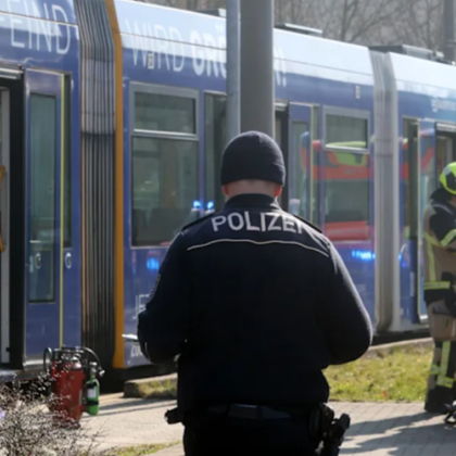 Неизвестен заля жена с бензин и я запали Всичко това