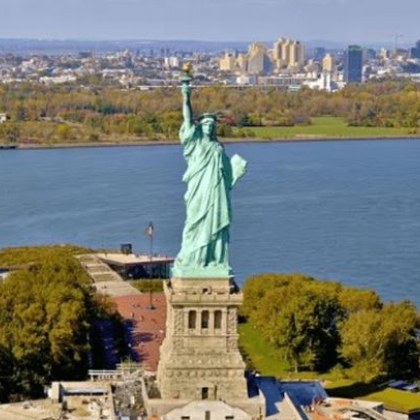 Евродепутатът Рафаел Глюксман призова САЩ да върнат Статуята на свободата