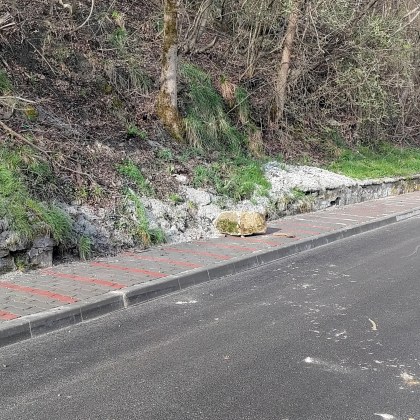 Шофьор сигнализира за опасност от падащи камъни край Търново Мъжът