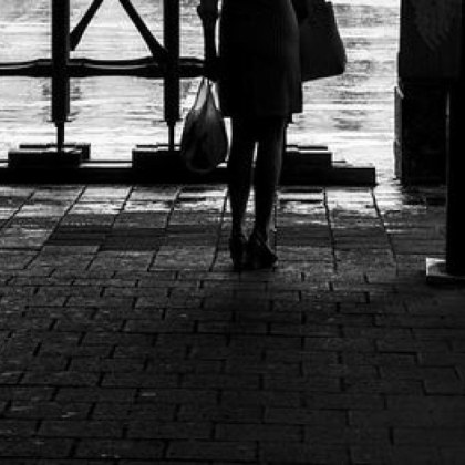 Притеснителен сигнал разпространяват дами в социалните мрежи В серия от