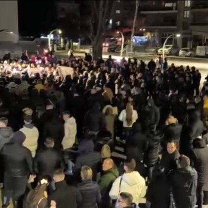 Хиляди граждани в столицата на Северна Македония Скопие и