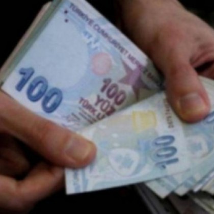 Турската лира падна спрямо долара достигайки ново най ниско ниво за