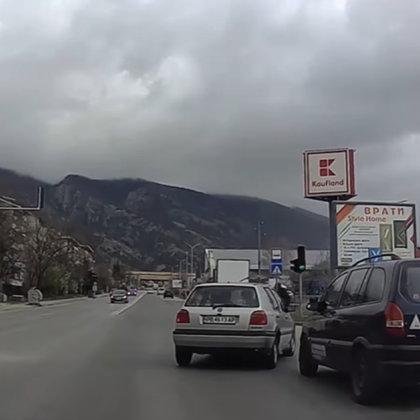 Абсурдна шофьорска маневра заснета от видеорегистратор предизвика вълна от коментари