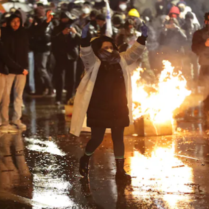 Протестите след ареста на кмета на Истанбул Екрем Имамоглу продължават