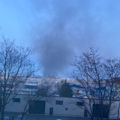 Тъмни пушеци дим се се носят в кв Изгрев в