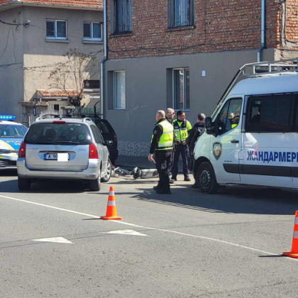 Лек автомобил Пежо е блъснал бургазлия на тротинетка Инцидентът е