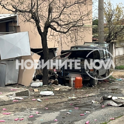 Газов котел гръмна и събори стена от къща покрив и