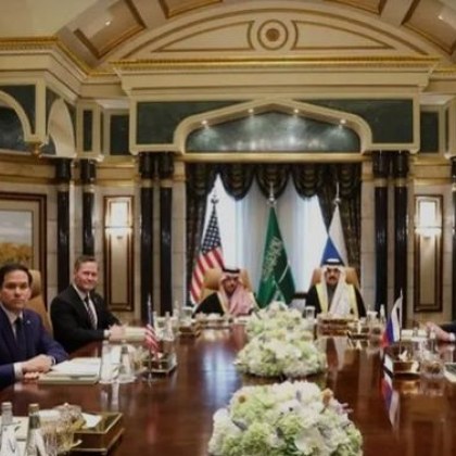 В Рияд започна срещата на руска и американска делегация за