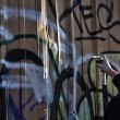 Заловиха непълнолетни, надраскали със спрей сграда в Пловдив