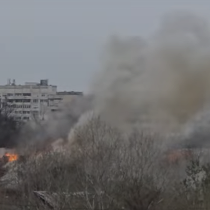 Стара постройка гори в софийския квартал Св Троица Това показват