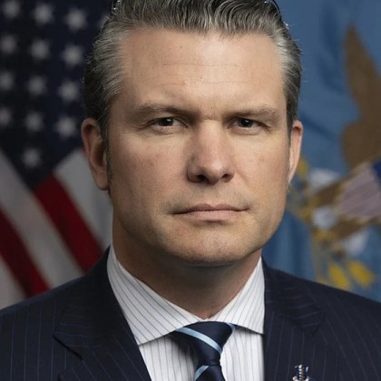 Журналистите на Times заявиха че шефът на Пентагона Пийт Хегсет