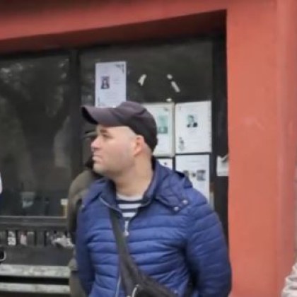 Цял блок в Перник се страхува от психично болен мъж