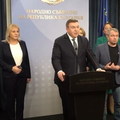 Управляващите направиха извънредно съвместно изявление от парламента в което отговориха на критиките