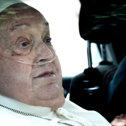 Здравословното състояние на папа Франциск възстановяващ се във Ватикана след