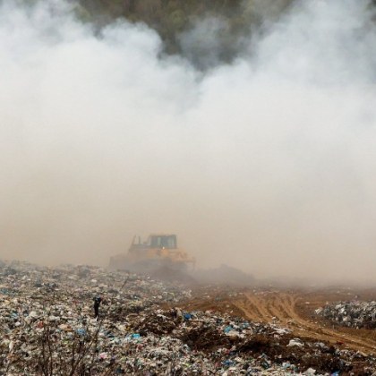 Няма замърсяване на въздуха след пожара на депото край Велико Търново днес
