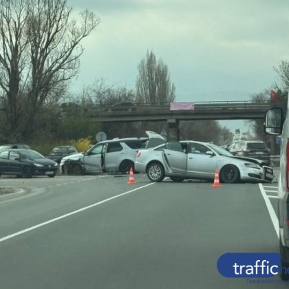 Тежка катастрофа между два автомобила е възникнала на Околовръстното на