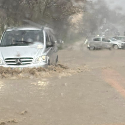 След поредния проливен дъжд улиците на квартал Запад в Асеновград