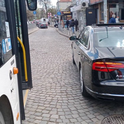 София Красно село Докато автобуси чакат а десетки шофьори нервно