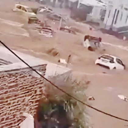 Мощна буря придружена с обилни валежи връхлетя Цикладските острови в