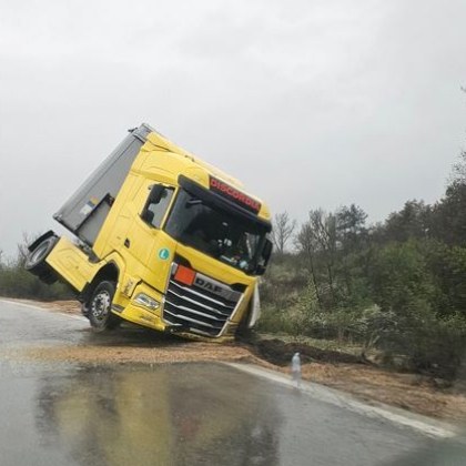 Нов пътен инцидент на път път I 3 между Радомирци и