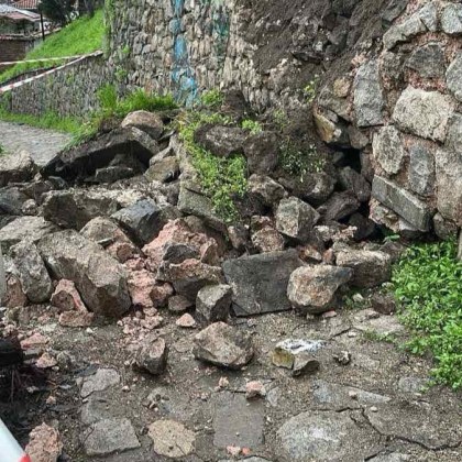 Част от подпорна стена в източната част на Небет тепе