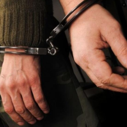 Задържани са двама криминално проявени мъже източили от голяма сума