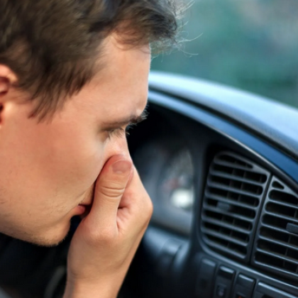 Неприятната миризма в купето на автомобила е не само неудобство