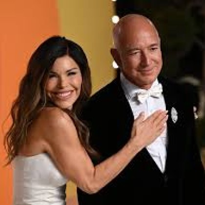 Основателят на Amazon Джеф Безос и 55 годишната му годеница Лорън