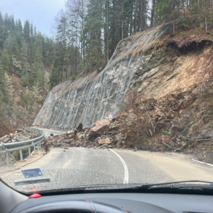 Активизираха се свлачища и падащи камъни по пътищата в Смолянско