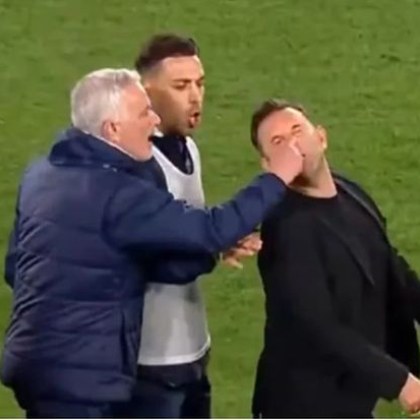 Звездният треньор хвана за носа наставника на Галатасарай Окан Бурук