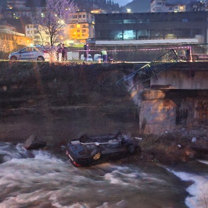Петима младежи оцеляха след тежка катастрофа в Смолян при която