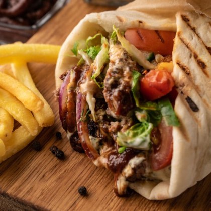 Общо 648 души са с хранително натравяне след като са