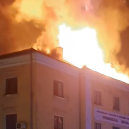 Пожар изпепели покрива на Професионалната гимназия за приложни изкуства Тревненска