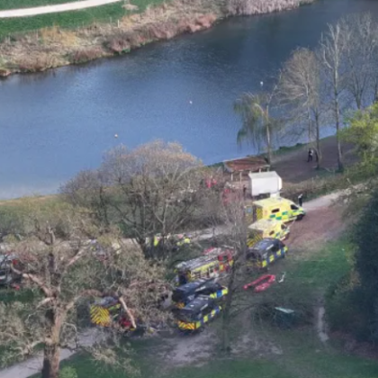 Тийнейджър изчезна докато е плувал в езеро в популярен парк