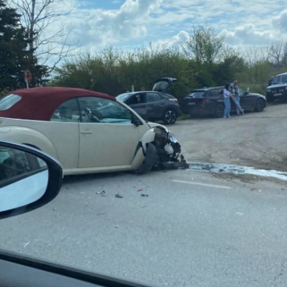 Пътен инцидент е станал във Великотърновско Лек автомобил е с