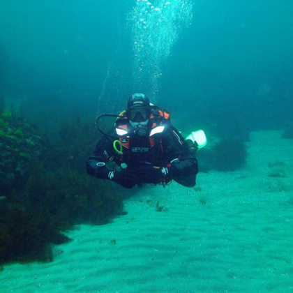 Водолази ще чистят днес морското дъно около рибарското пристанище в